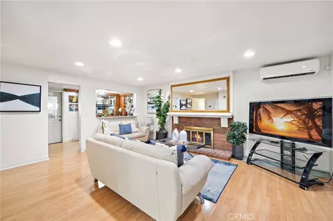 Living - 15751 Cromwell Cir, Westminster, CA 92683 photo 4 of 6
