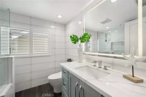 Bath - 15751 Cromwell Cir, Westminster, CA 92683 photo 2 of 5