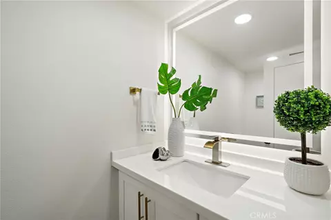 Bath - 15751 Cromwell Cir, Westminster, CA 92683 photo 1 of 5