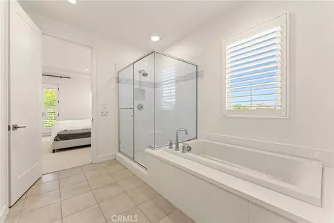 Bath - 115 Della, Irvine, CA 92602 photo 4 of 4
