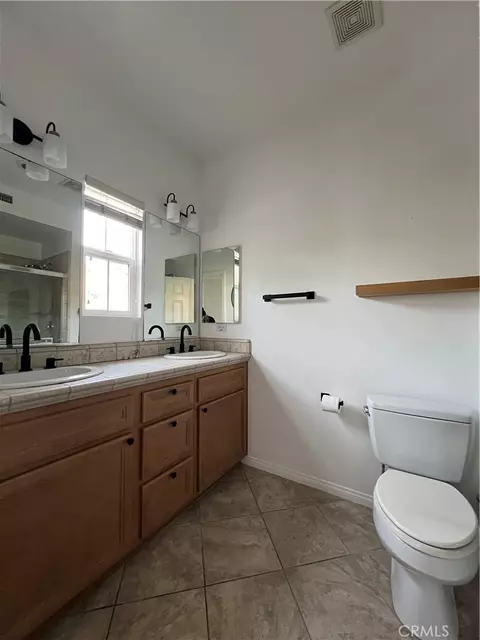 Bath - 119 Danbrook, Irvine, CA 92603 photo 2 of 4