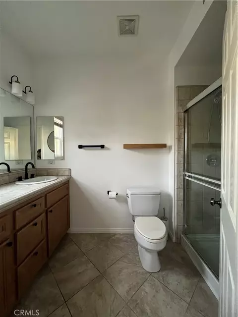 Bath - 119 Danbrook, Irvine, CA 92603 photo 3 of 4