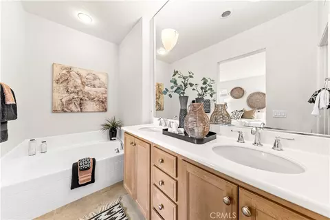 Bath - 177 Lockford, Irvine, CA 92602 photo 3 of 4