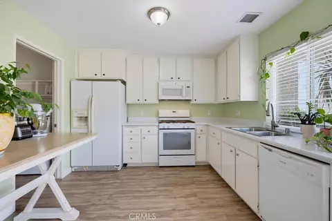 Kitchen - 59 Thicket #41, Irvine, CA 92614 photo 2 of 4