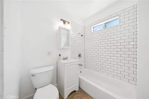 Bath - 1174 E 9th St, Long Beach, CA 90813 photo 1 of 1