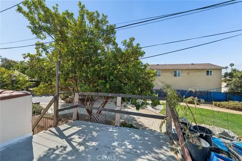 Exterior - 1174 E 9th St, Long Beach, CA 90813 photo 6 of 8