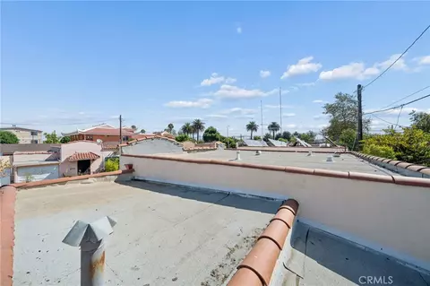 Exterior - 1174 E 9th St, Long Beach, CA 90813 photo 7 of 8