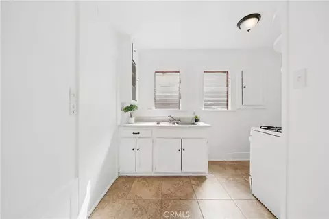 Entry Way - 1174 E 9th St, Long Beach, CA 90813 photo 1 of 2