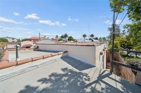 Exterior - 1174 E 9th St, Long Beach, CA 90813 photo 5 of 8