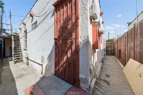 Exterior - 1174 E 9th St, Long Beach, CA 90813 photo 3 of 8