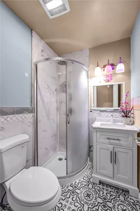Bath - 4308 Cloud Ave, La Crescenta, CA 91214 photo 3 of 3