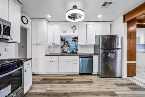 Kitchen - 4308 Cloud Ave, La Crescenta, CA 91214 photo 2 of 4