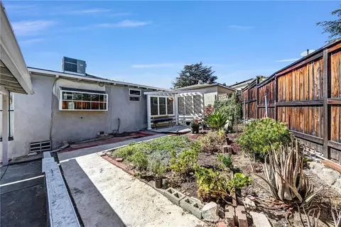 Exterior - 4308 Cloud Ave, La Crescenta, CA 91214 photo 4 of 7
