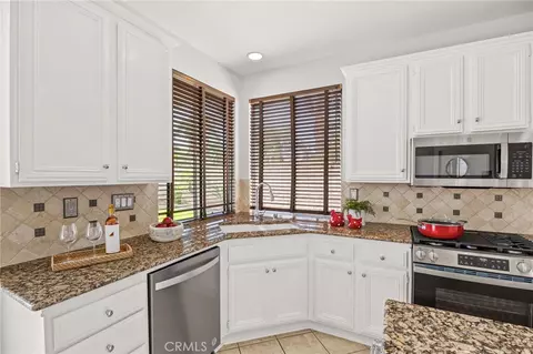 Kitchen - 753 La Docena, Corona, CA 92879 photo 6 of 6