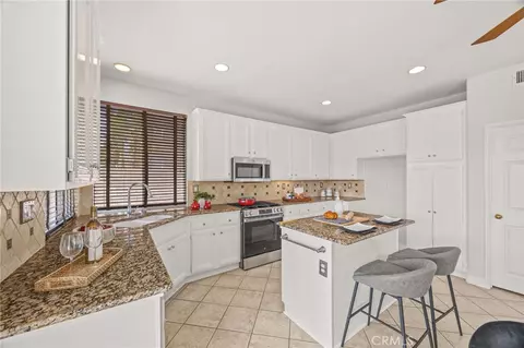 Kitchen - 753 La Docena, Corona, CA 92879 photo 5 of 6