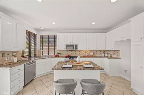 Kitchen - 753 La Docena, Corona, CA 92879 photo 2 of 6