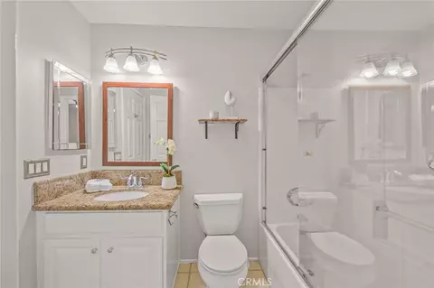 Bath - 753 La Docena, Corona, CA 92879 photo 3 of 4