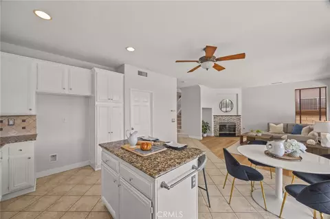 Kitchen - 753 La Docena, Corona, CA 92879 photo 4 of 6