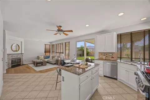 Kitchen - 753 La Docena, Corona, CA 92879 photo 3 of 6