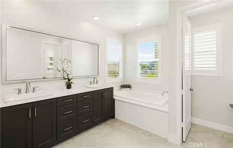 Bath - 109 Glance, Irvine, CA 92618 photo 3 of 4