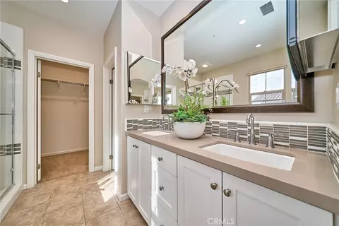 Bath - 143 Hargrove, Irvine, CA 92620 photo 3 of 4