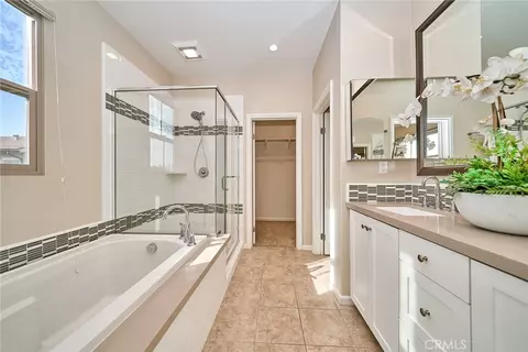 Bath - 143 Hargrove, Irvine, CA 92620 photo 2 of 4