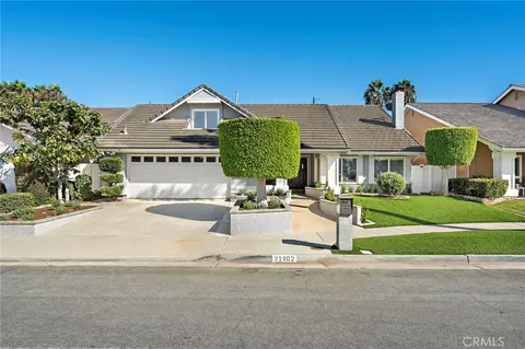 21902 Summerwind Ln, Huntington Beach, CA 92646