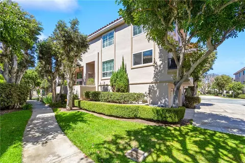 19401 Merion Cir, Huntington Beach, CA 92648