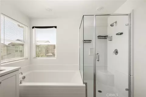 Bath - 24557 Sonieta Ct, Corona, CA 92883 photo 2 of 5