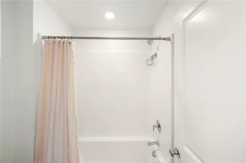 Bath - 24557 Sonieta Ct, Corona, CA 92883 photo 5 of 5