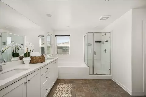 Bath - 24557 Sonieta Ct, Corona, CA 92883 photo 1 of 5