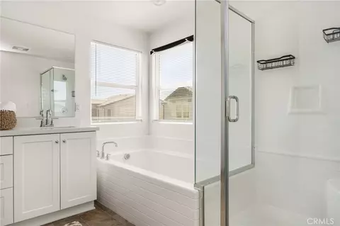 Bath - 24557 Sonieta Ct, Corona, CA 92883 photo 3 of 5