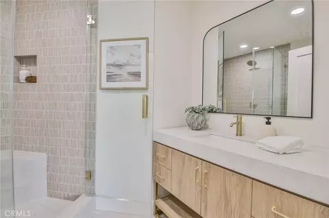 Bath - 2162 Sonbria, Tustin, CA 92782 photo 2 of 9