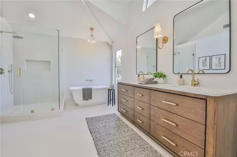 Bath - 2162 Sonbria, Tustin, CA 92782 photo 4 of 9