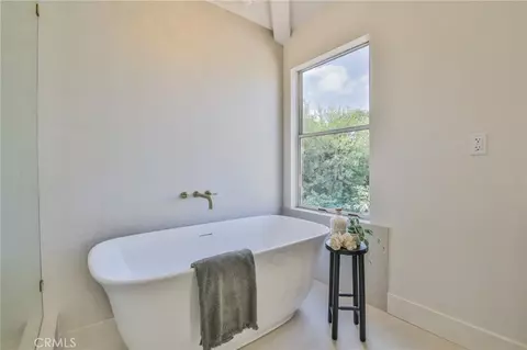 Bath - 2162 Sonbria, Tustin, CA 92782 photo 6 of 9
