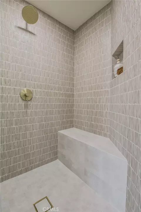 Bath - 2162 Sonbria, Tustin, CA 92782 photo 3 of 9