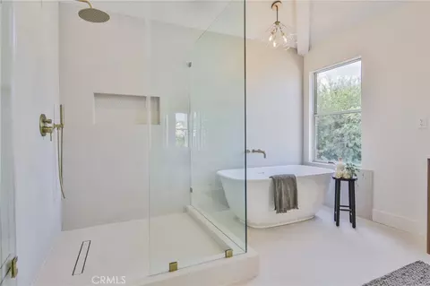 Bath - 2162 Sonbria, Tustin, CA 92782 photo 5 of 9