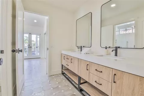 Bath - 2162 Sonbria, Tustin, CA 92782 photo 7 of 9