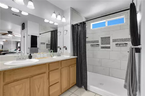 Bath - 14426 Laguna Ct, Adelanto, CA 92301 photo 2 of 3