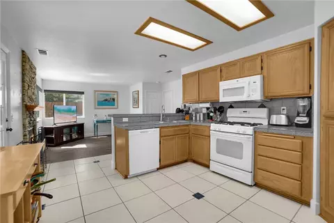 Kitchen - 14426 Laguna Ct, Adelanto, CA 92301 photo 2 of 2