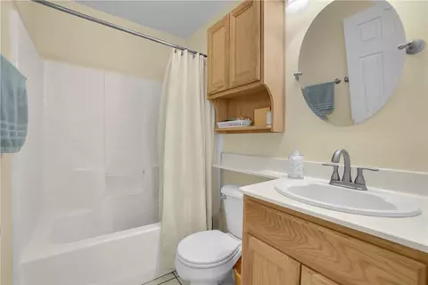 Bath - 14426 Laguna Ct, Adelanto, CA 92301 photo 1 of 3