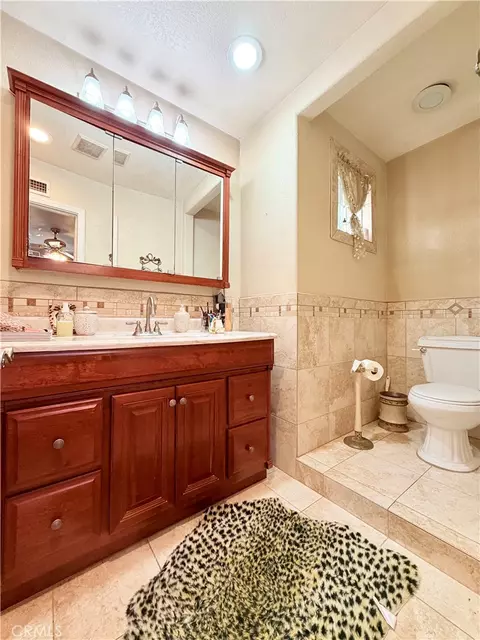 Bath - 11634 Singleton Dr, La Mirada, CA 90638 photo 2 of 3