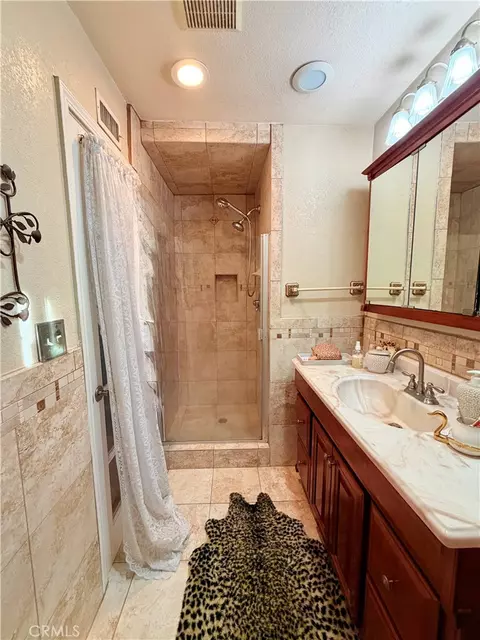Bath - 11634 Singleton Dr, La Mirada, CA 90638 photo 3 of 3