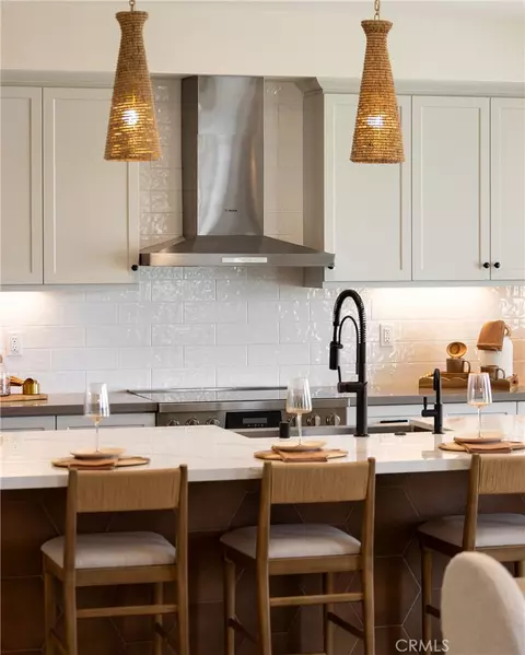 Kitchen - 39270 Saddle Dr, Palmdale, CA 93551 photo 5 of 7