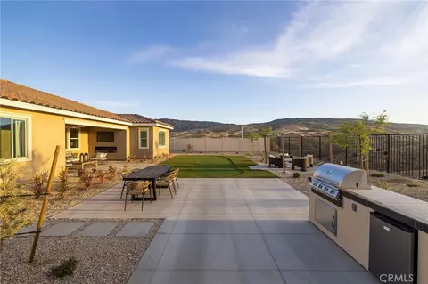 Exterior - 39273 Saddle Dr, Palmdale, CA 93551 photo 2 of 7