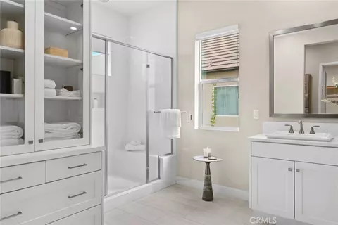 Bath - 111 Spiral, Irvine, CA 92618 photo 5 of 6