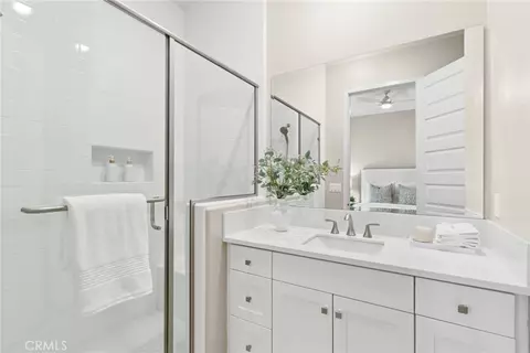 Bath - 111 Spiral, Irvine, CA 92618 photo 2 of 6