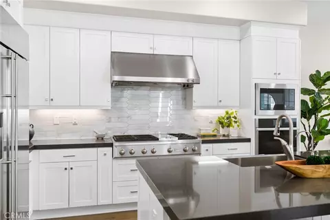 Kitchen - 111 Spiral, Irvine, CA 92618 photo 3 of 4