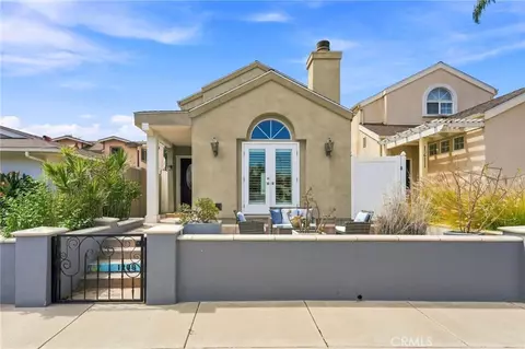 1209 Huntington St, Huntington Beach, CA 92648