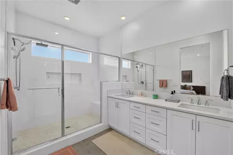 Bath - 415 Flycatcher, Irvine, CA 92618 photo 6 of 7